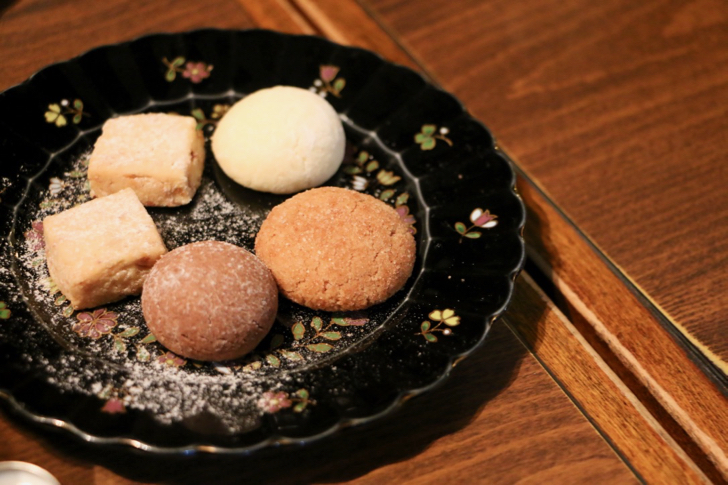 手作りクッキー(5枚1皿100円)