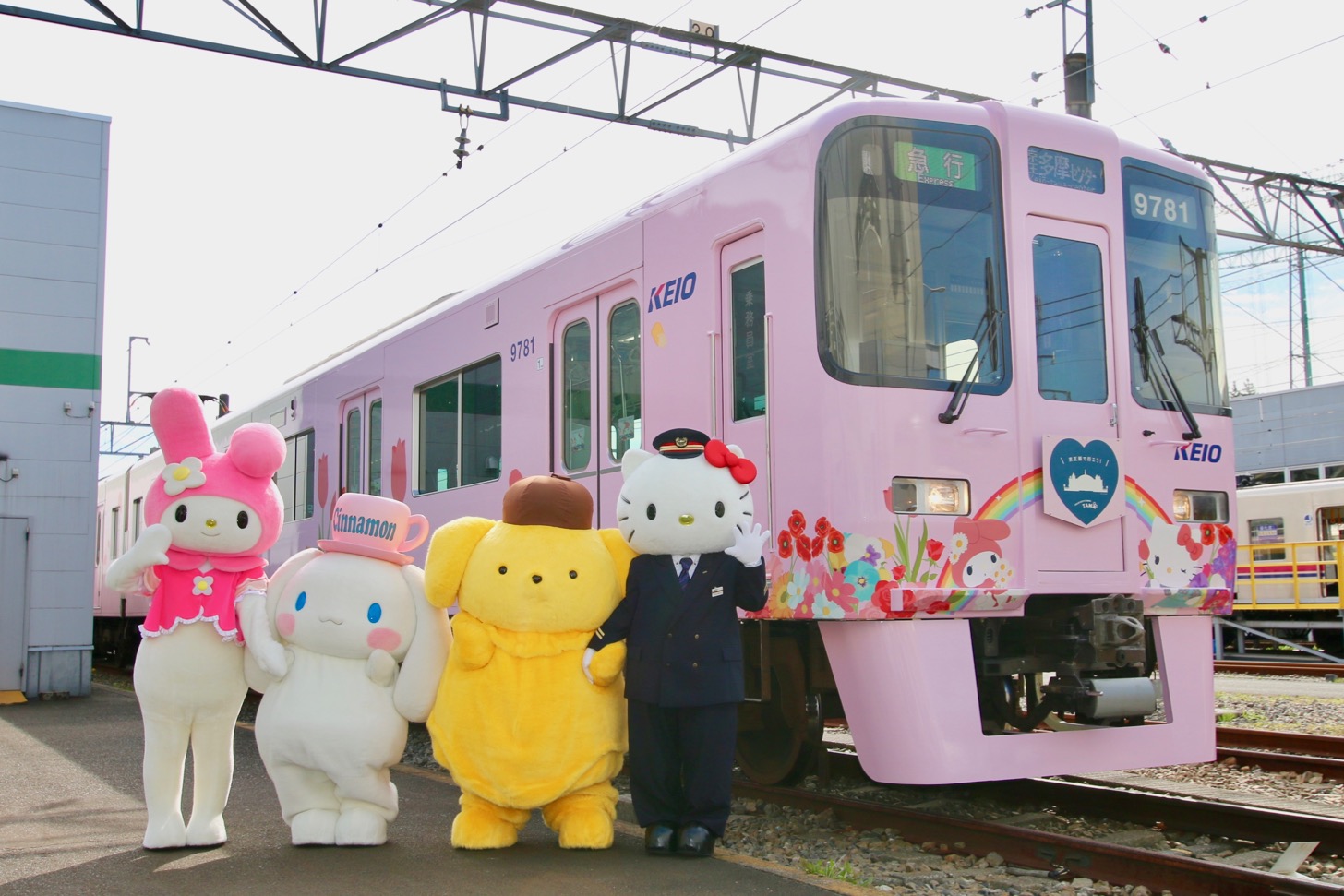 サンリオキャラクターのフルラッピングトレイン