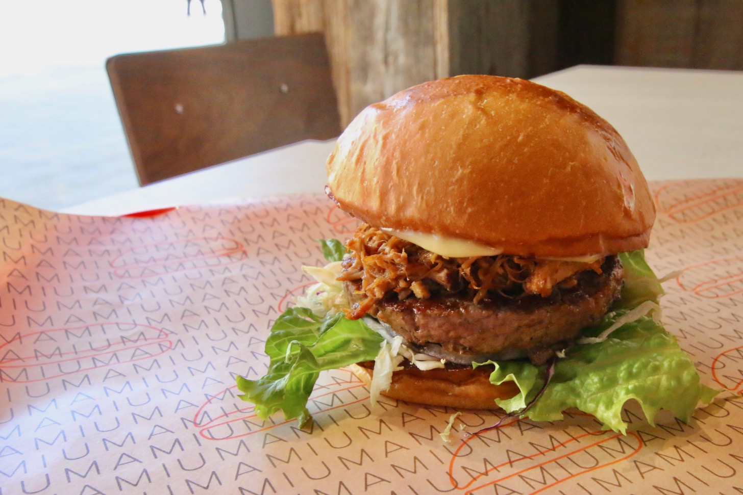 ウマミバーガー 南町田グランベリーパーク店限定の「プルドポークバーガー」
