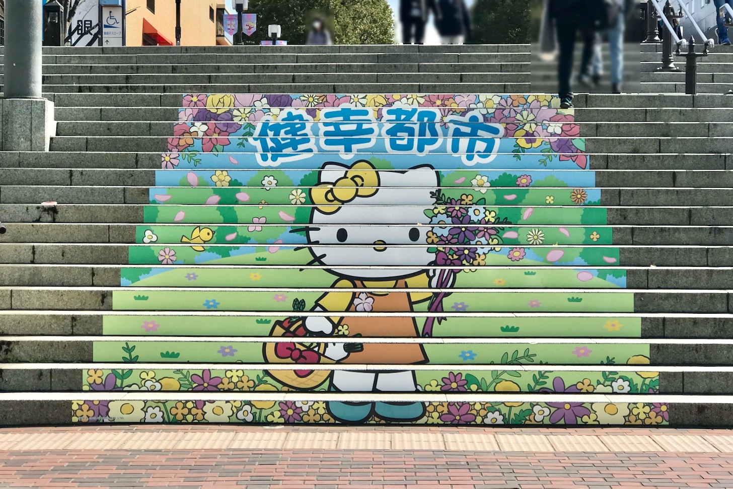 向かって左側にはミミィ