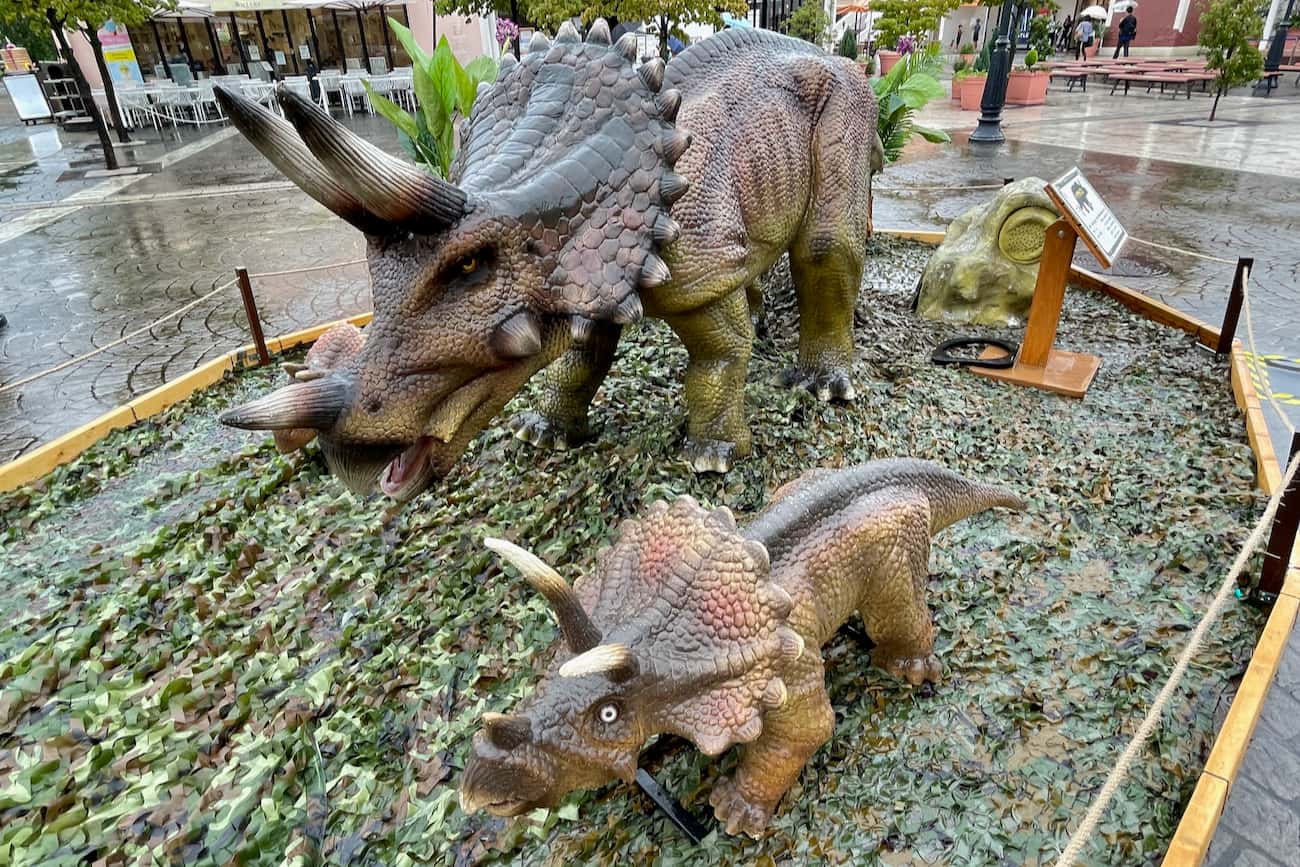 南大沢の三井アウトレットパークに4種類の 動く 恐竜ロボットが出現中 多摩ポン