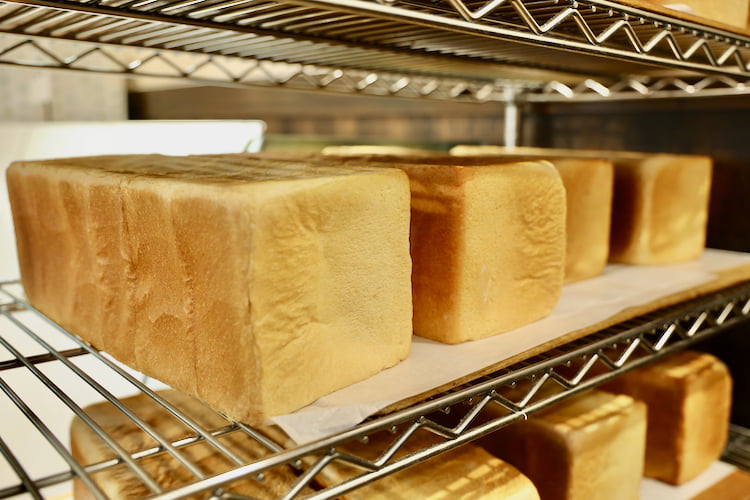 食パンはフランス粉で作った「ハードブレッド」を販売していました。