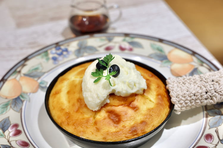 昔ながらのカステラパンケーキ〜自家製バタークリームとメープルシロップ〜