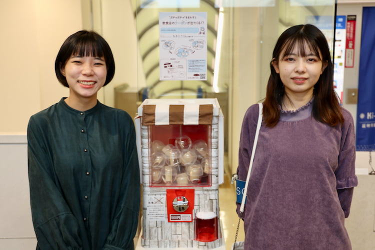 たまころりんプロジェクトの（左から）伊藤千夏さんと立花柚月さん