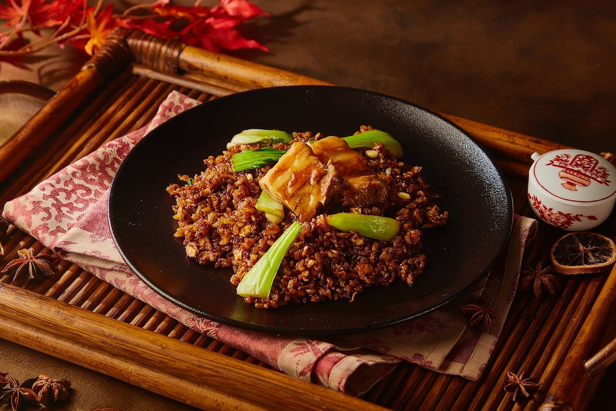 ー中国たまり醤油使⽤ーやわらか豚⾓煮の⿊チャーハン(1,960円)