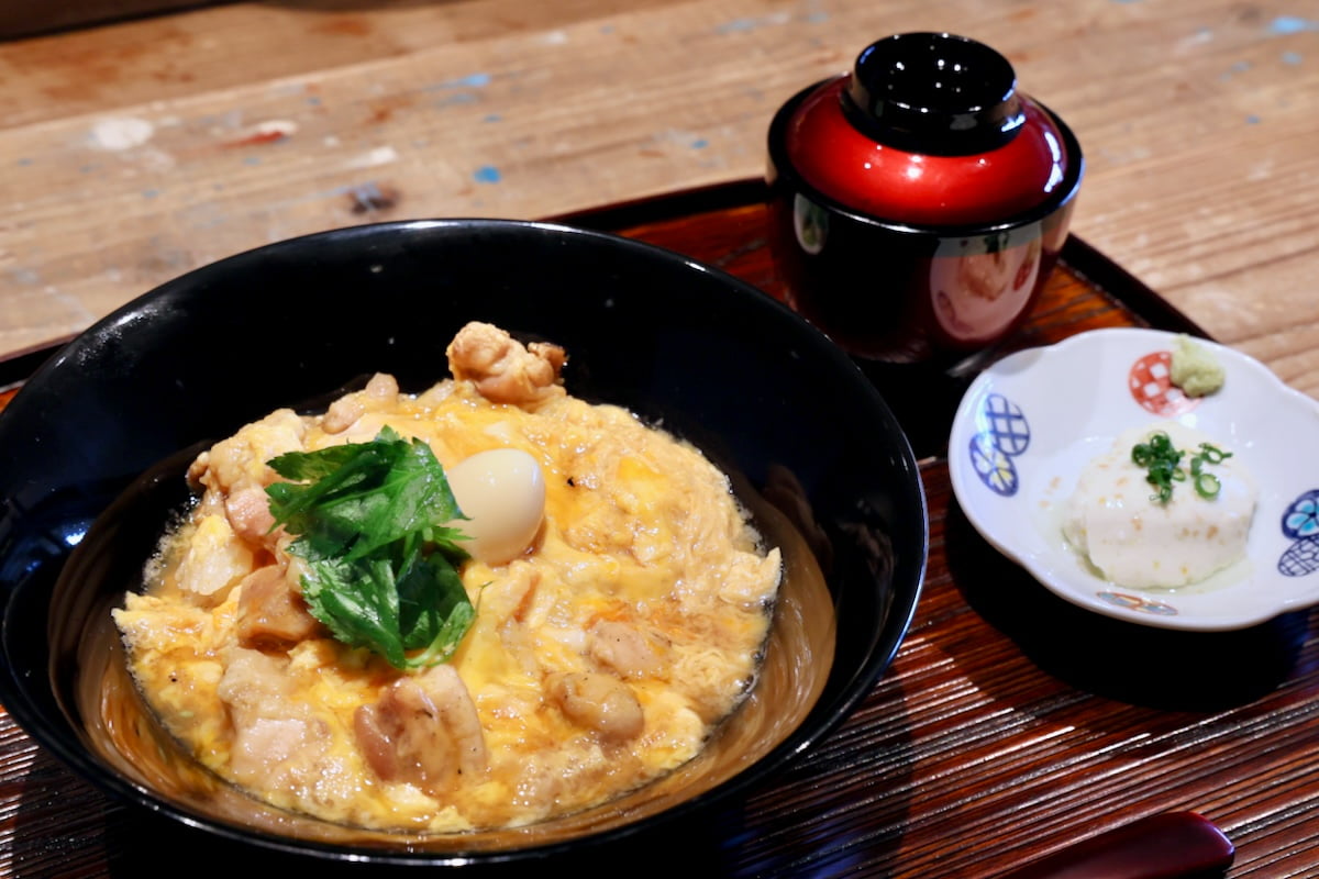 炭焼き親子丼　たまや本店