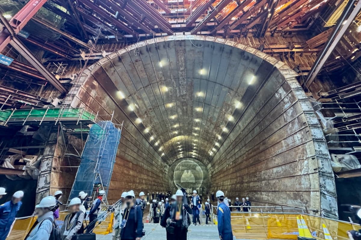 「神奈川県駅（仮称）」の地下工事現場。「第二首都圏トンネル」につながるエントランス