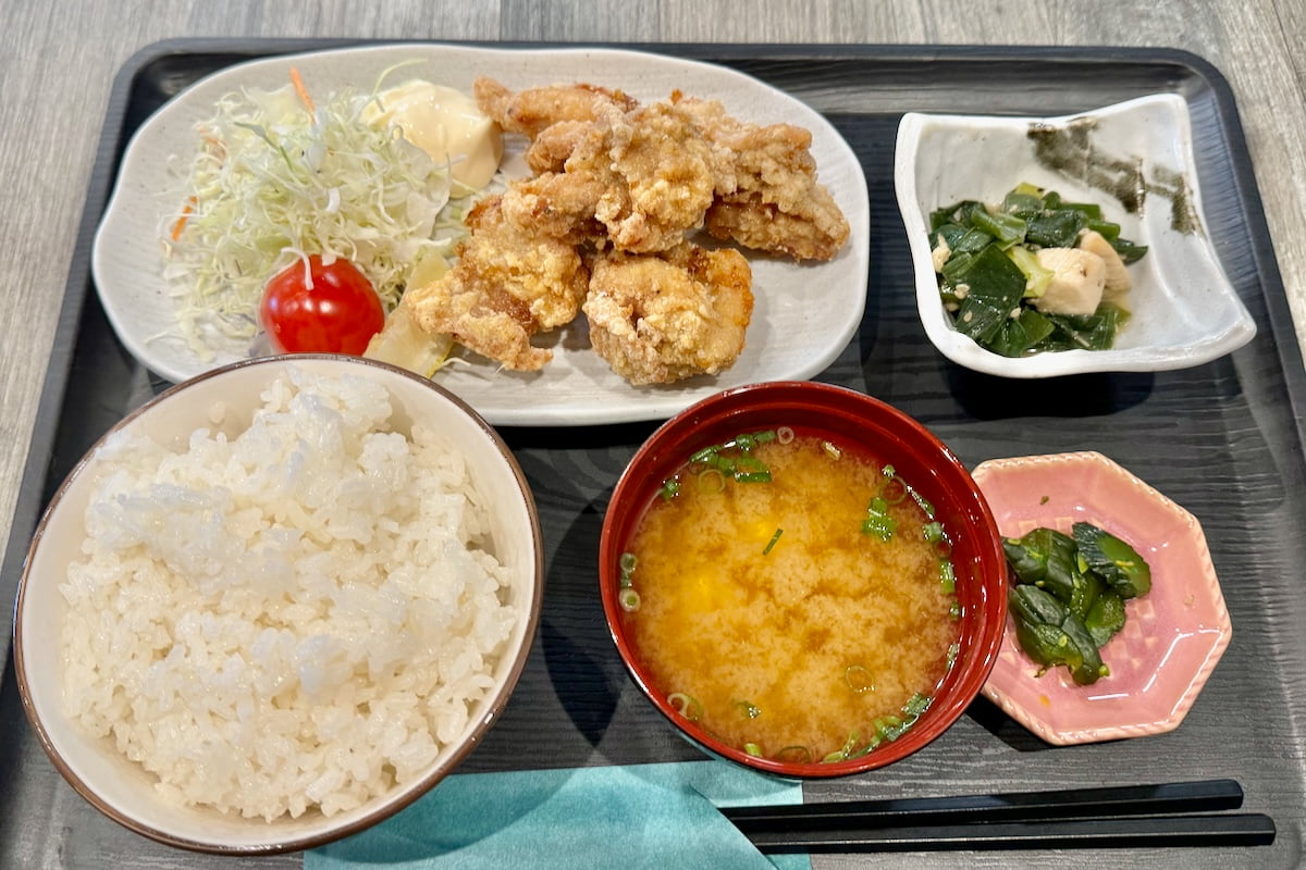 熾火居酒屋 煙屋の唐揚げ定食