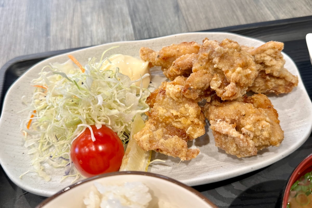 熾火居酒屋 煙屋の唐揚げ定食