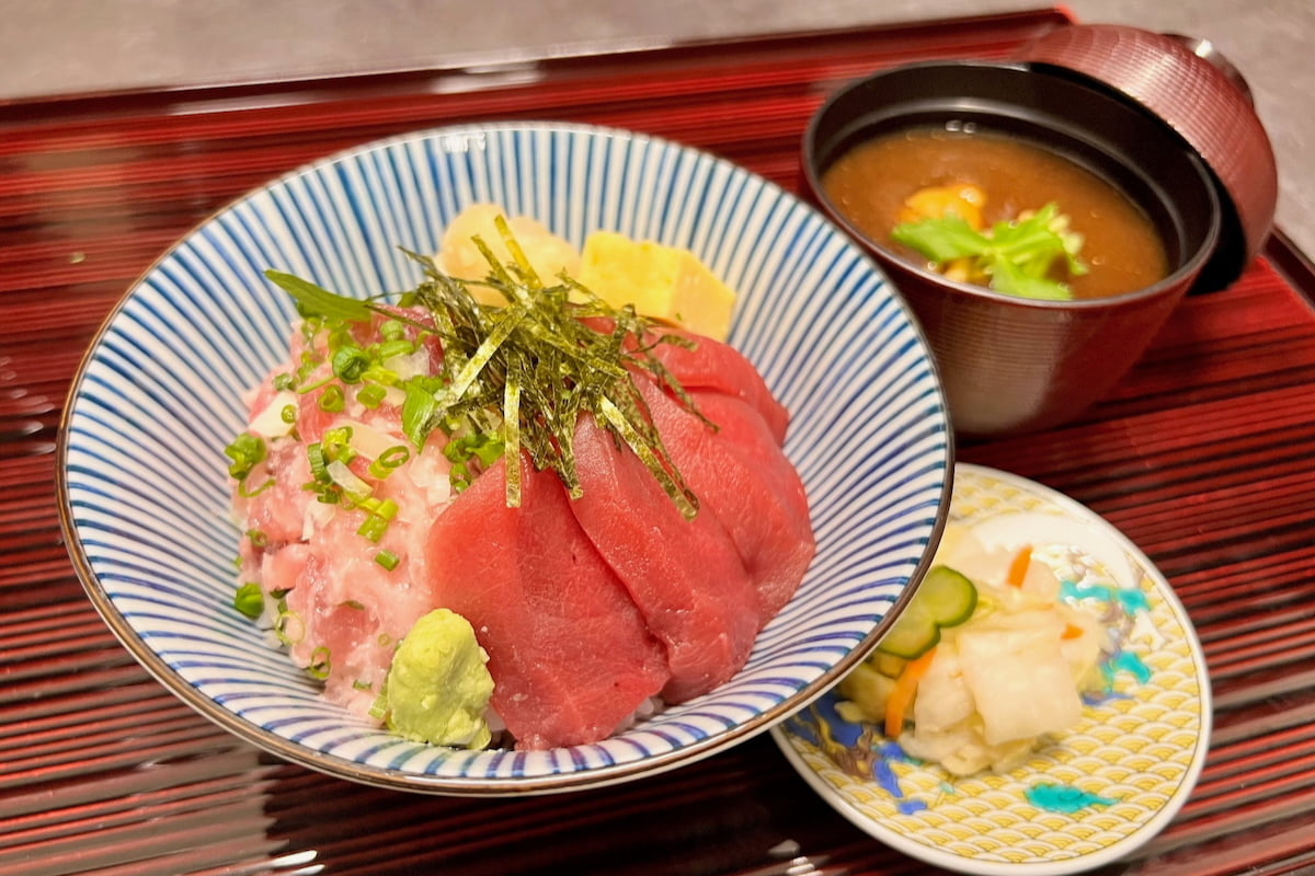 天然本まぐろの二味丼(1,850円)