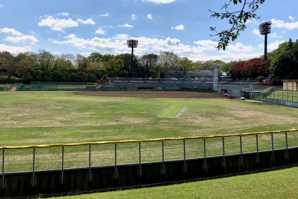 新日本物流スタジアム多摩(多摩市立一本杉公園野球場)