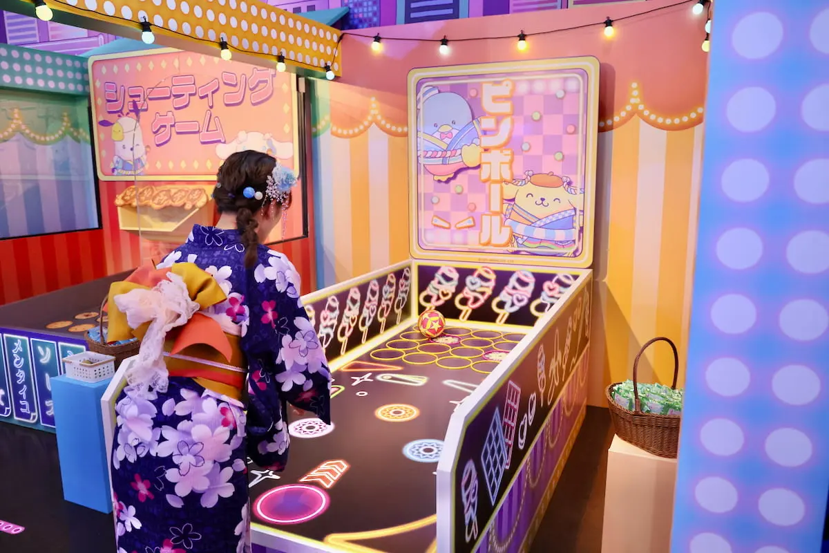 「ネオエンニチ」で夏遊び ピンボール