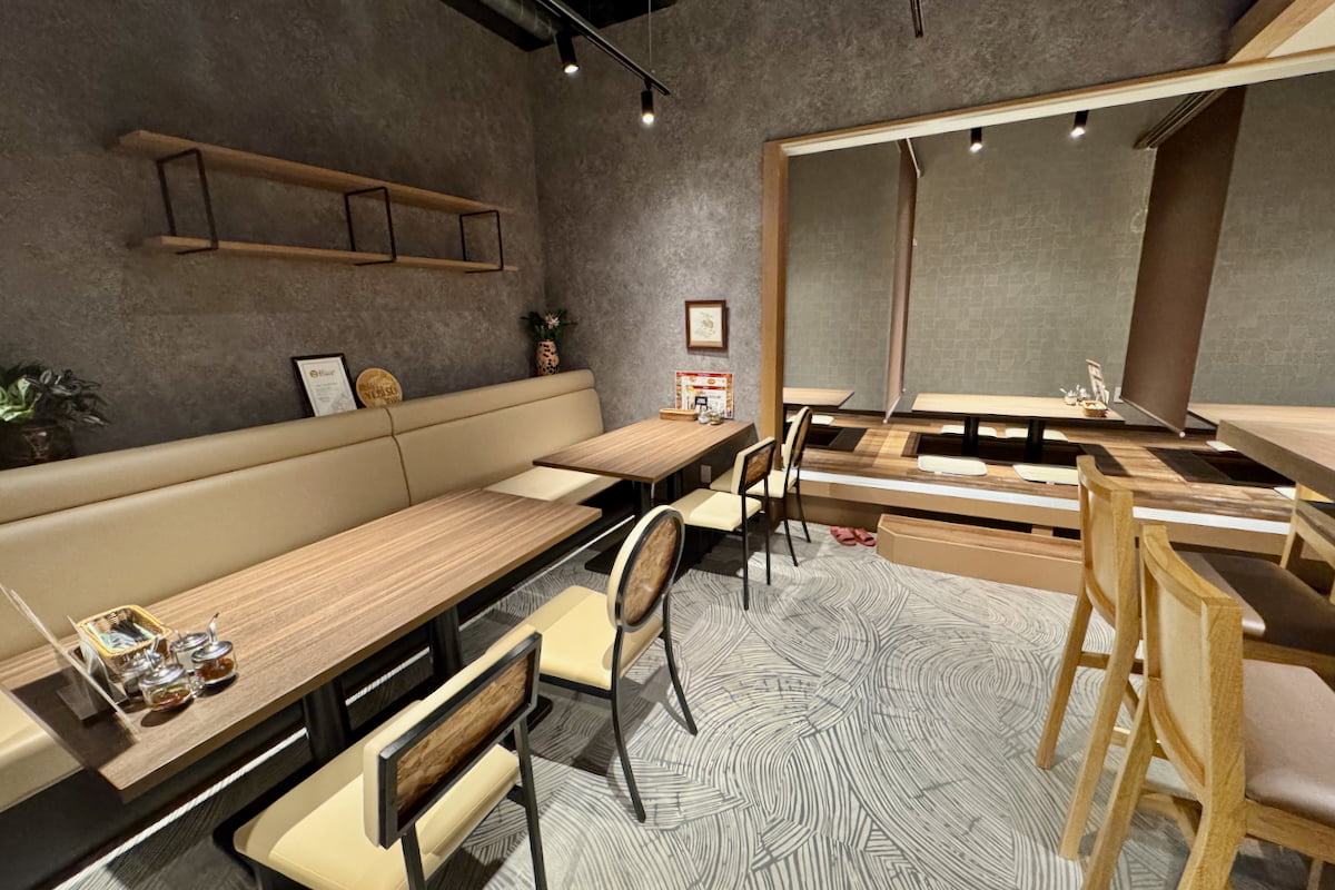 地下1階の「Asianたくま」店内