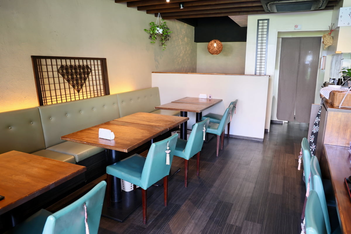 「うかtama和ダイニングバー」の店内へ