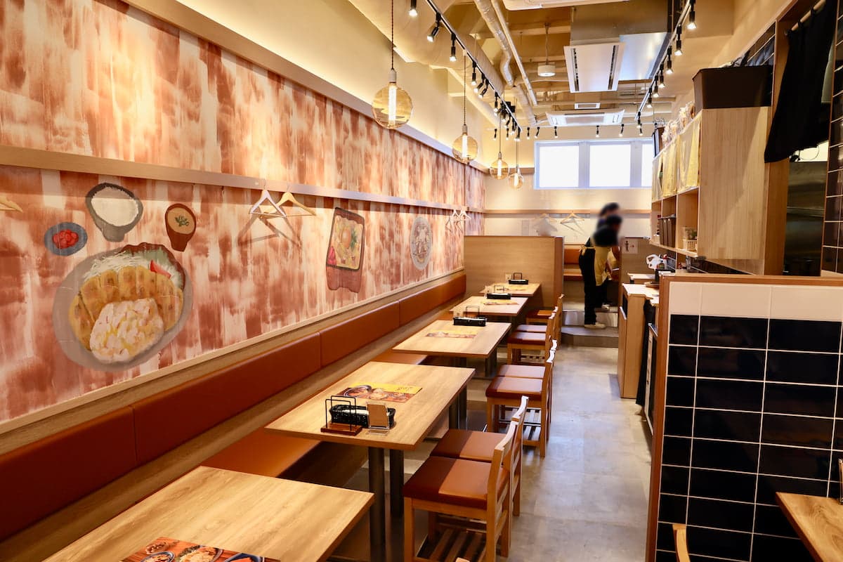 鶏肉と卵 幸の鳥の店内