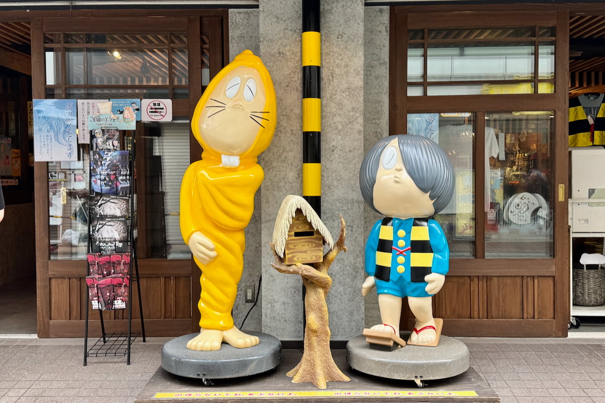 鬼太郎茶屋前には鬼太郎とねずみ男が