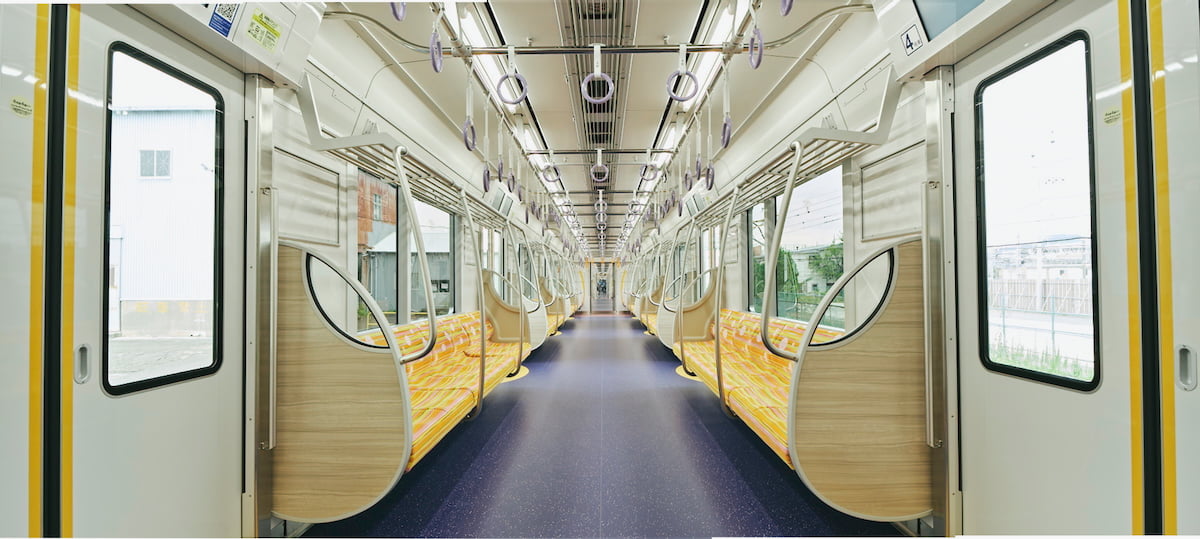 新型車両内観