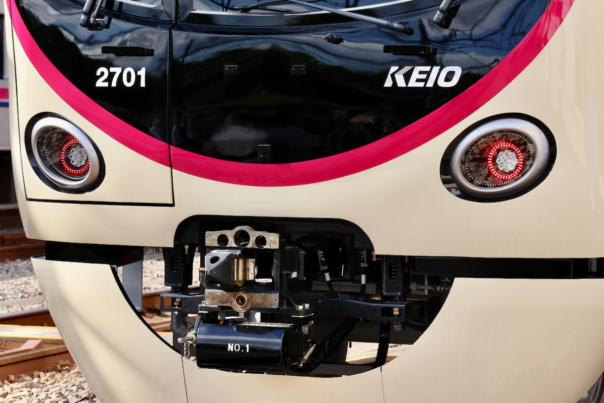 京王電鉄 新型通勤車両「2000系」が初お披露目テイルランプは赤色に変わります