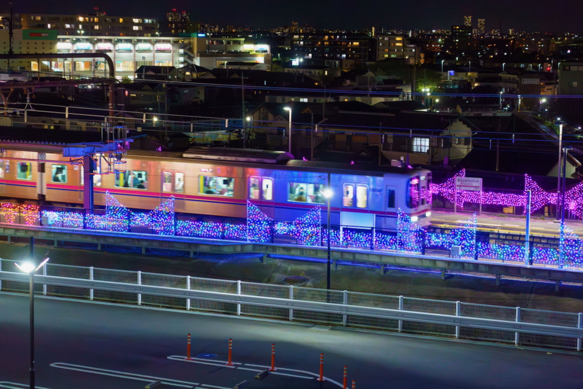 京王よみうりランド駅のイルミネーション装飾(昨年の様子)
