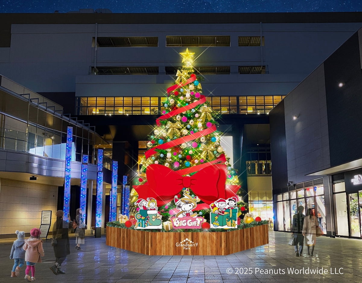 高さ約8mのクリスマスツリー
