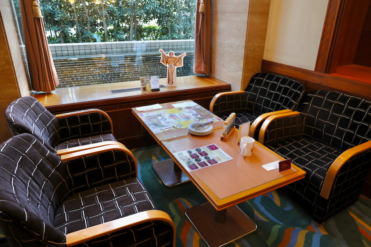 京王プラザホテル八王子「マツケンフェア2025」1階の〈ロビーラウンジ〉へ