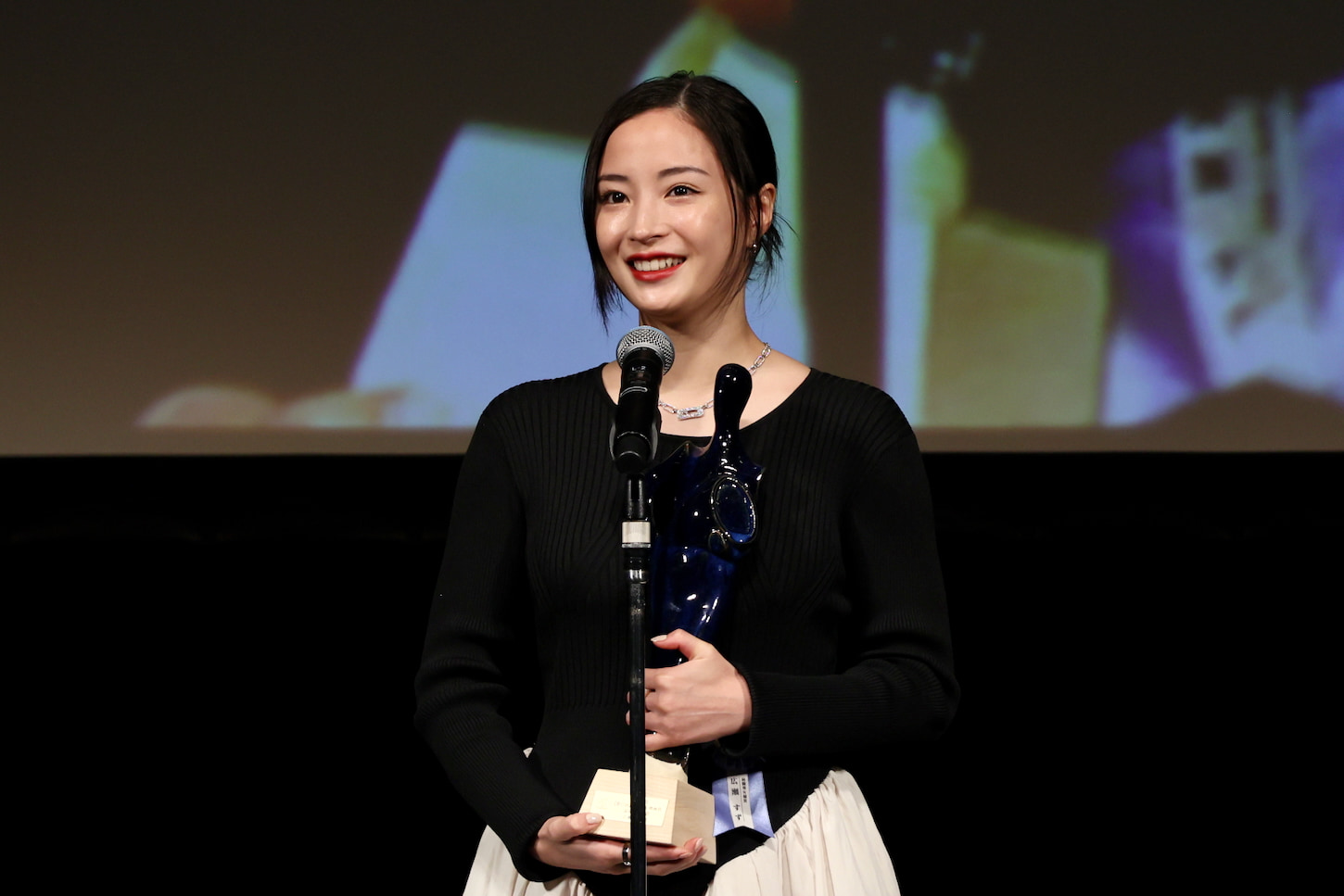 広瀬すずさん3年ぶり最優秀女優賞!「またここに戻ってきたい」