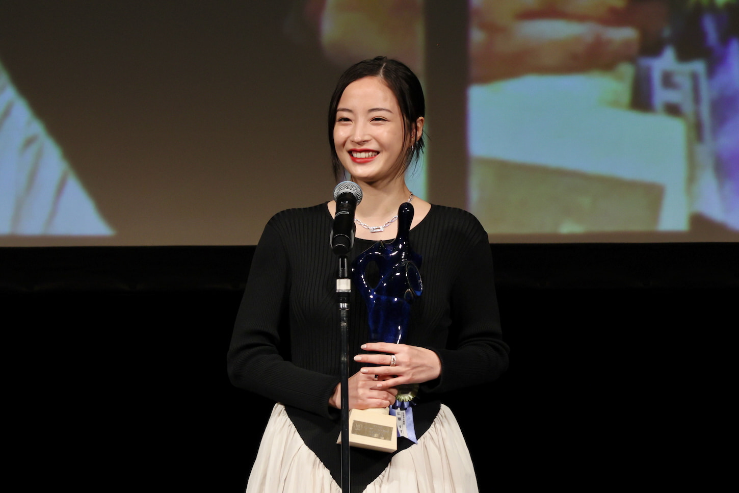 広瀬すずさん3年ぶり最優秀女優賞!「またここに戻ってきたい」