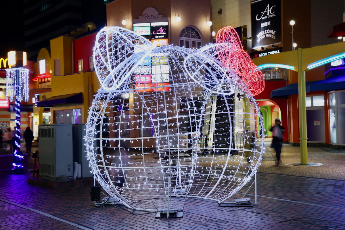 ハローキティのリボンをモチーフにした「光のボール」