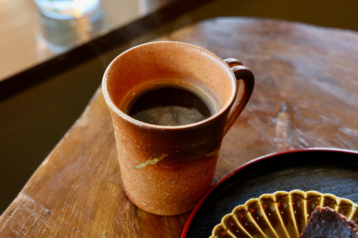 カフェイン入りのコーヒー「ロングブラック」