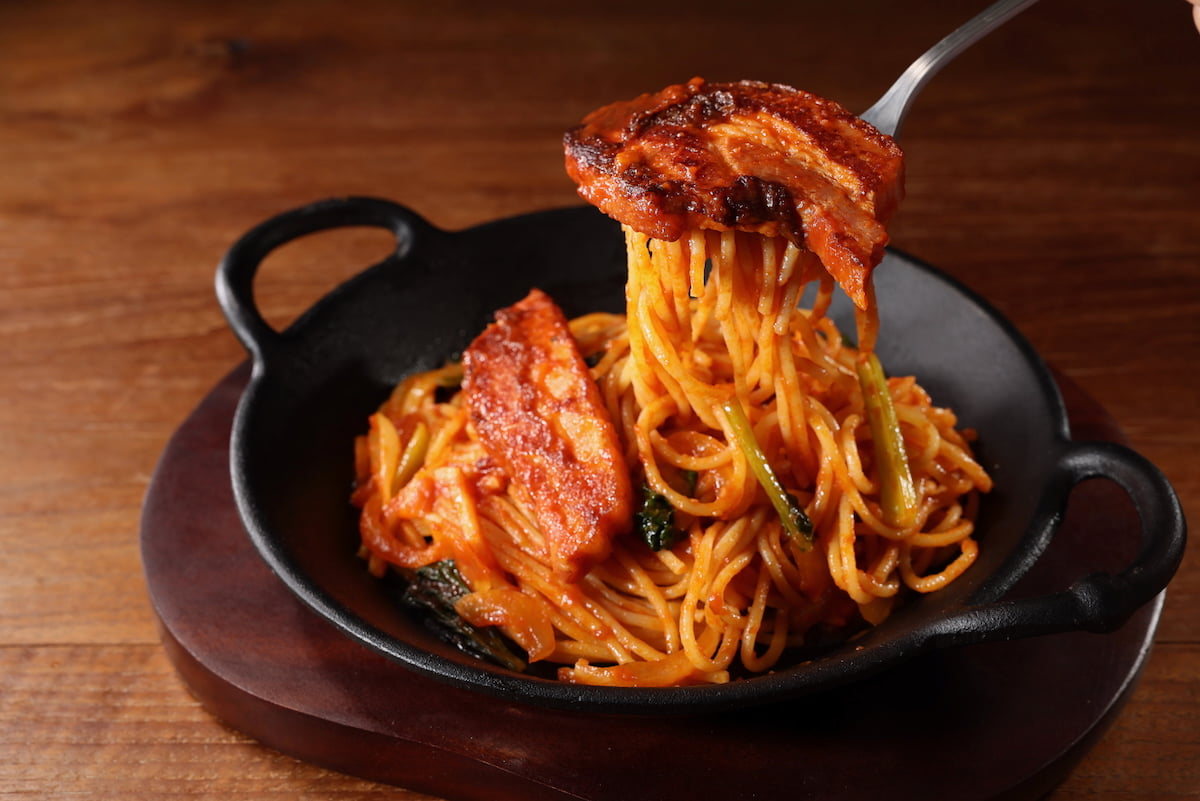 名物の“一枚ベーコン”のナポリタン