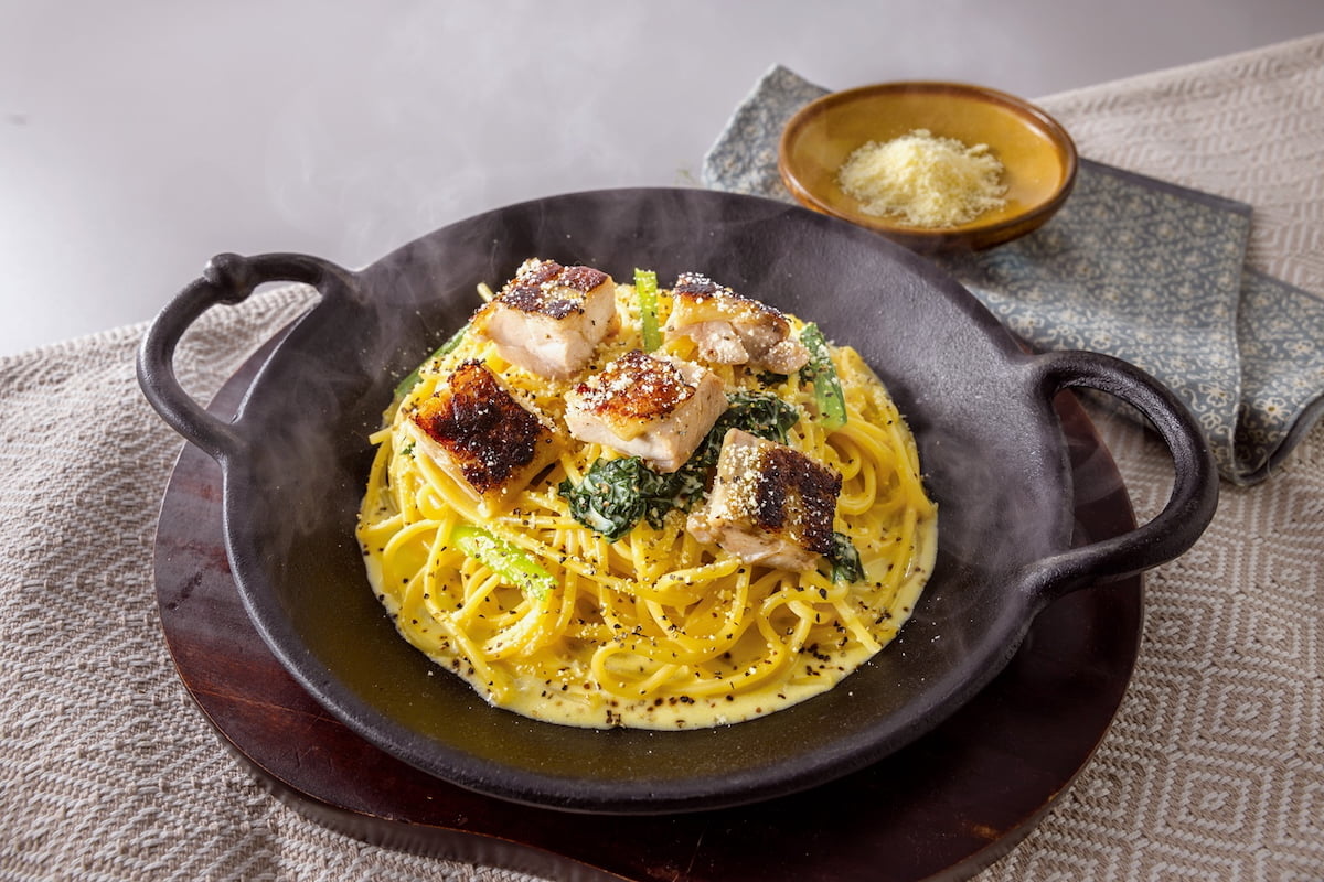 “ごろごろチキン”のカルボナーラ