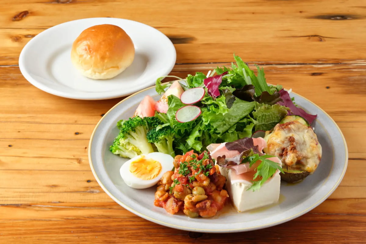 「カスタムサラダ・デリプレート」価格:1,680円(税込)