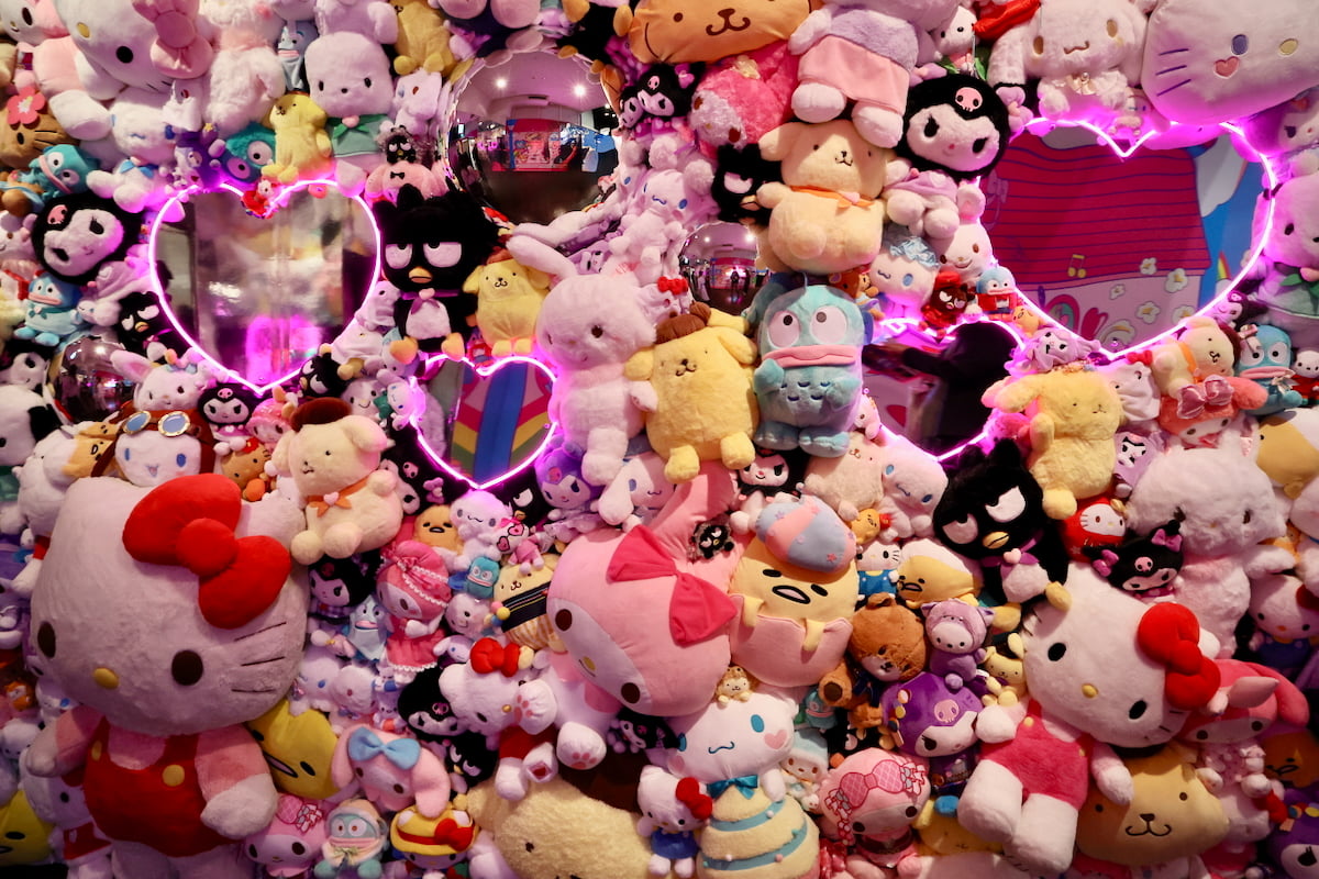 ぬいぐるみとミラーを組み合わせたフォトスポット