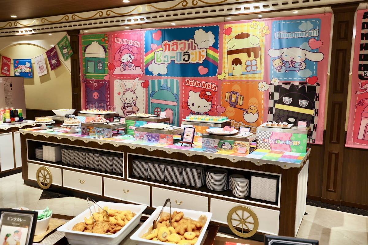 館内レストランでは「カラフルピューロランド」に合わせた装飾