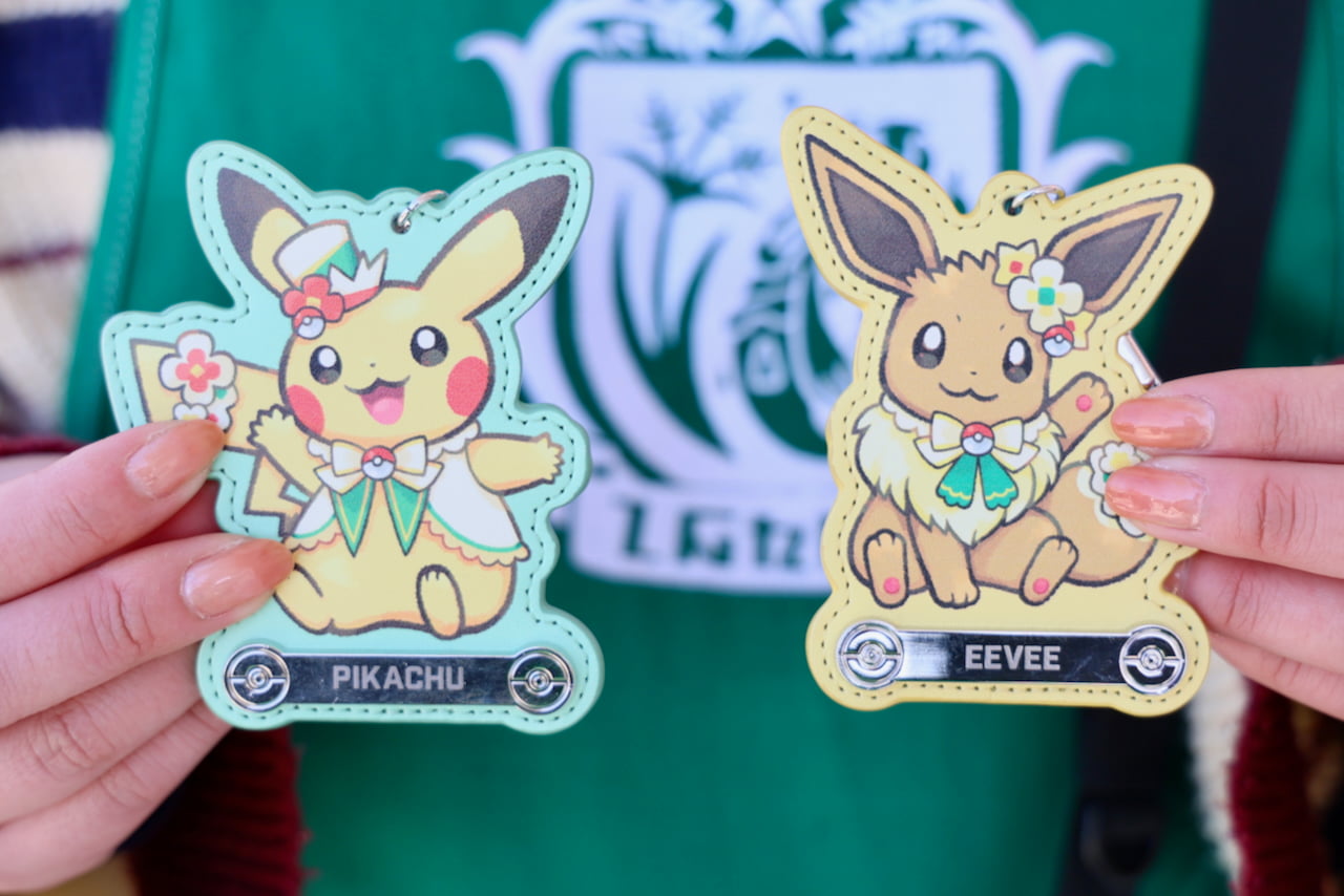 ピカチュウかイーブイの好きな文字を8文字まで入れられます(各1,800円)