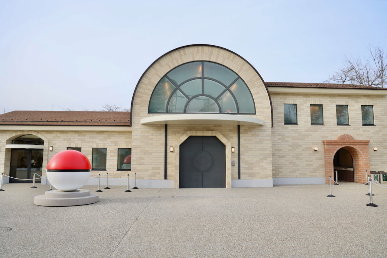 ポケパークエントランス広場の「フォレストゲート」から入場