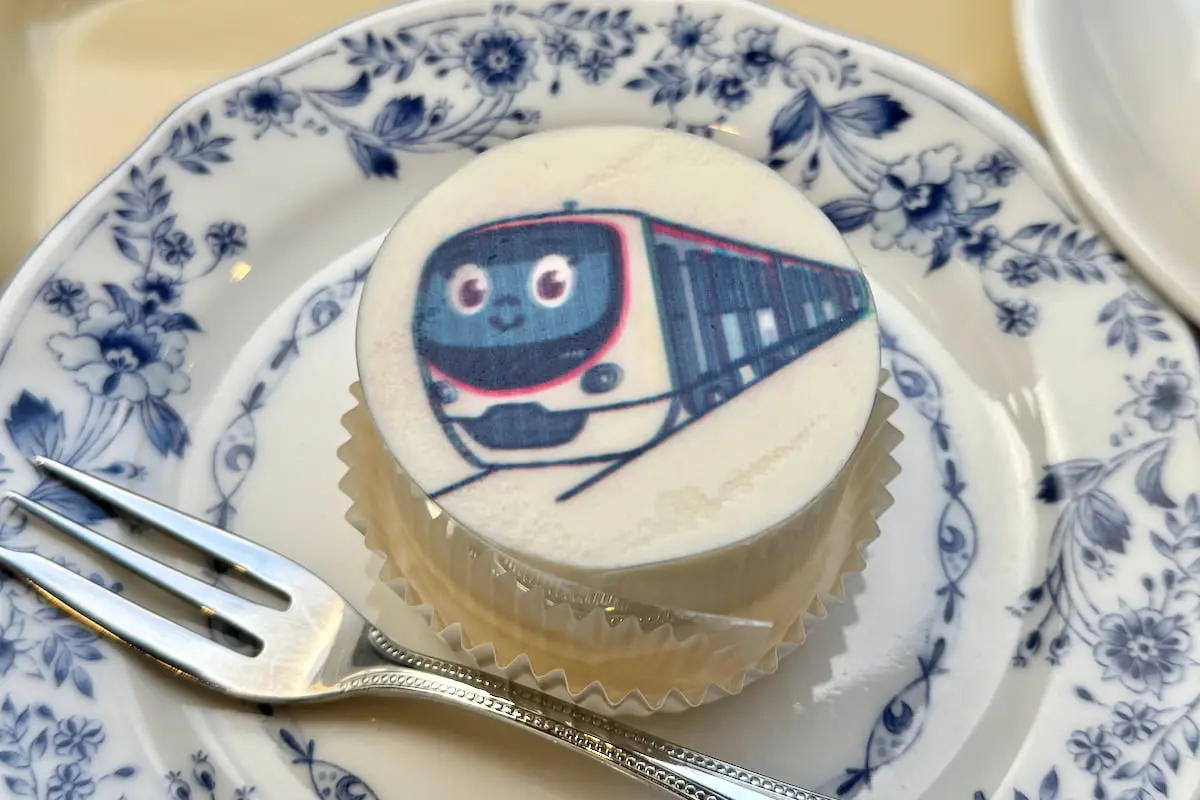 聖蹟桜ヶ丘のドトールで京王電鉄2000系キャラ「にこちゃん」レアチーズケーキが限定販売！