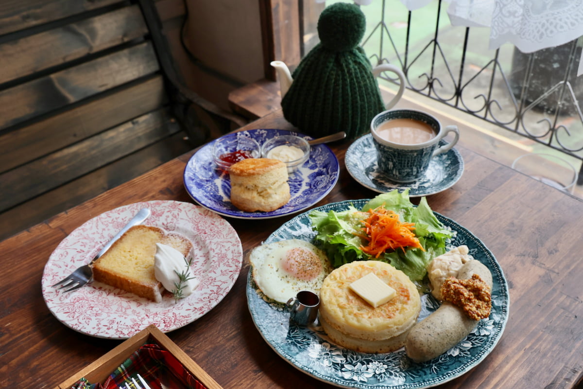 PUDDLEBY（パドルビー）のクランペットとソーセージのプレート