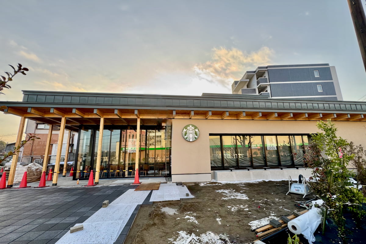 スターバックスコーヒーの新店舗が多摩市東寺方に4/2(木)オープン予定!ドライブイン型の木造店舗が建設