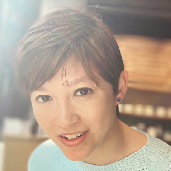 山崎エマ監督