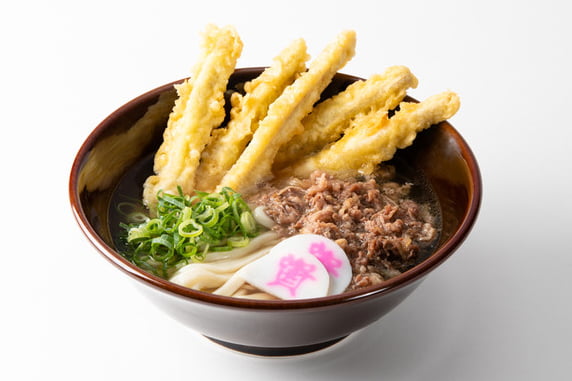 名物は「肉ごぼ天うどん」。150種類以上の豊富なメニュー