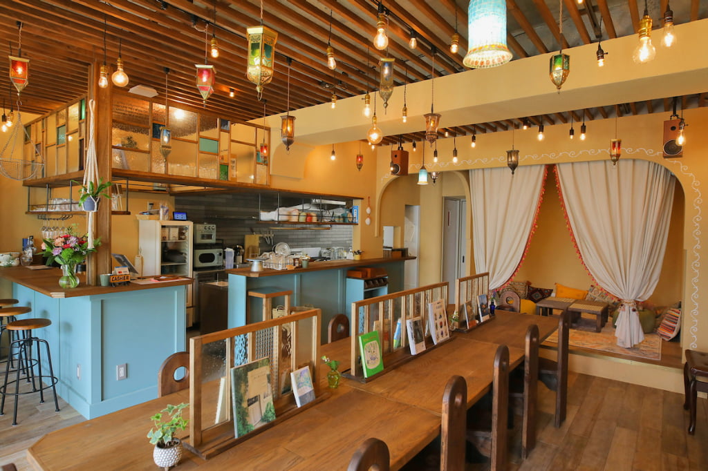 風とキャラバン　店内