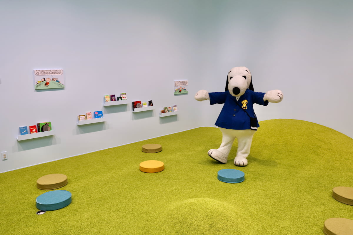 南町田「スヌーピーミュージアム」に“ふかふか空間”新登場！ハグできる柱や寝転びエリアも