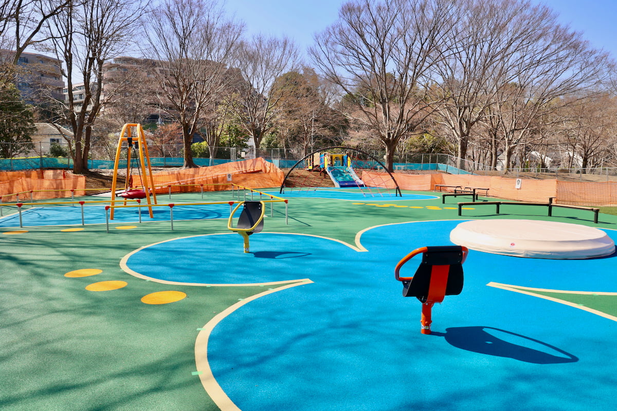 多摩市・大谷戸公園「みんなの広場」が3/20(金祝)オープン！誰もが遊べるインクルーシブ遊具を整備
