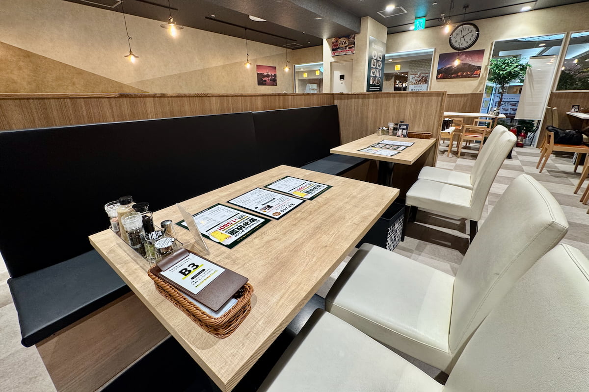 マロリーポークステーキ多摩センター店の店内