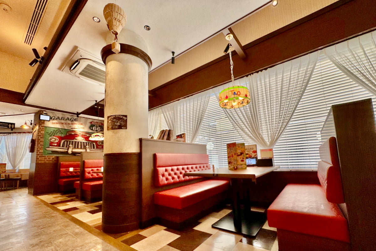 東京で3店舗目「トマト&オニオン 多摩センター駅前店」店内