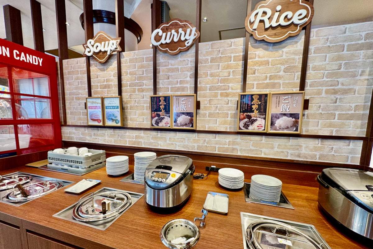 日替わりスープバーとライス&黒カレーバーコーナー