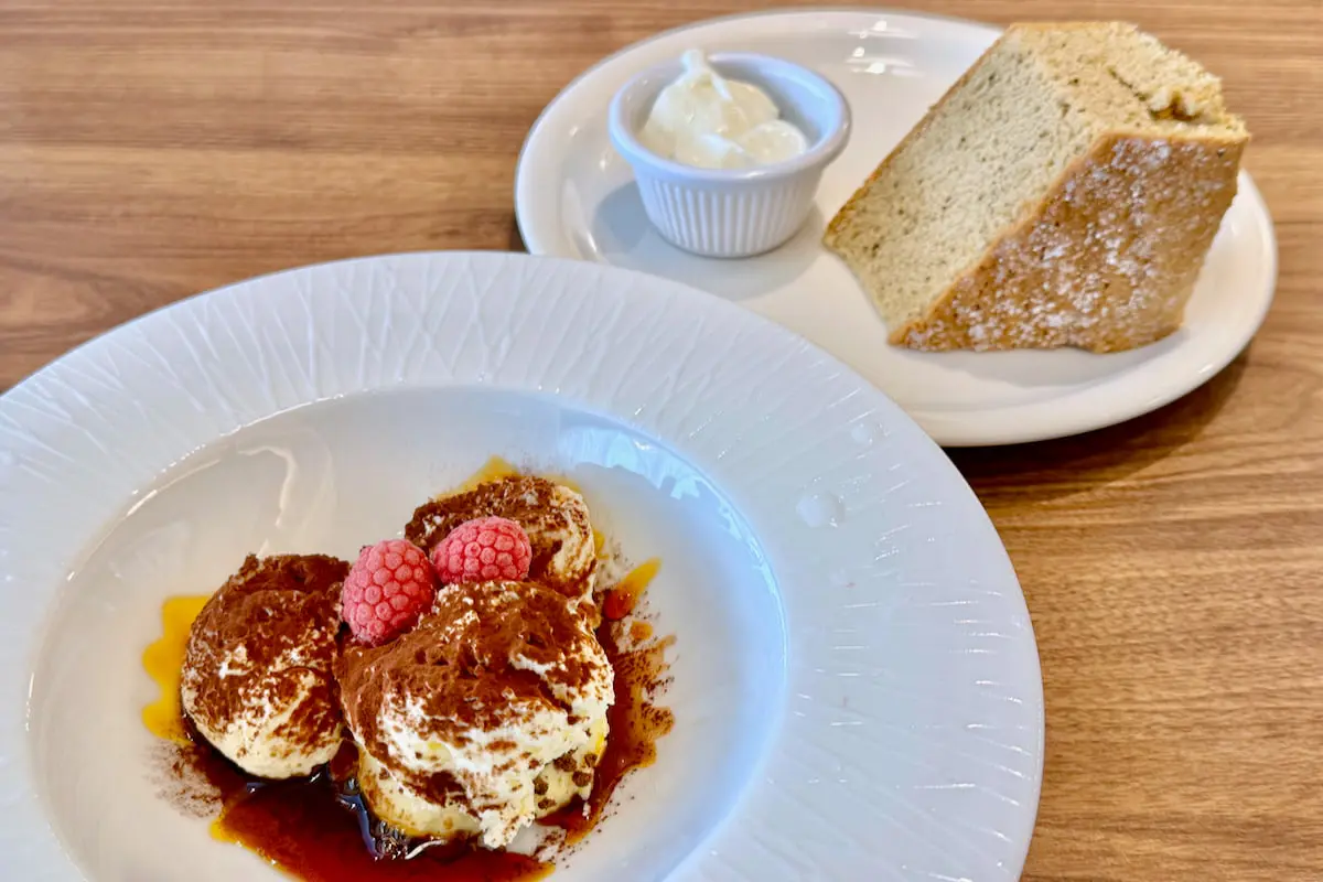 「ふわふわティラミス」と「紅茶シフォンケーキ」