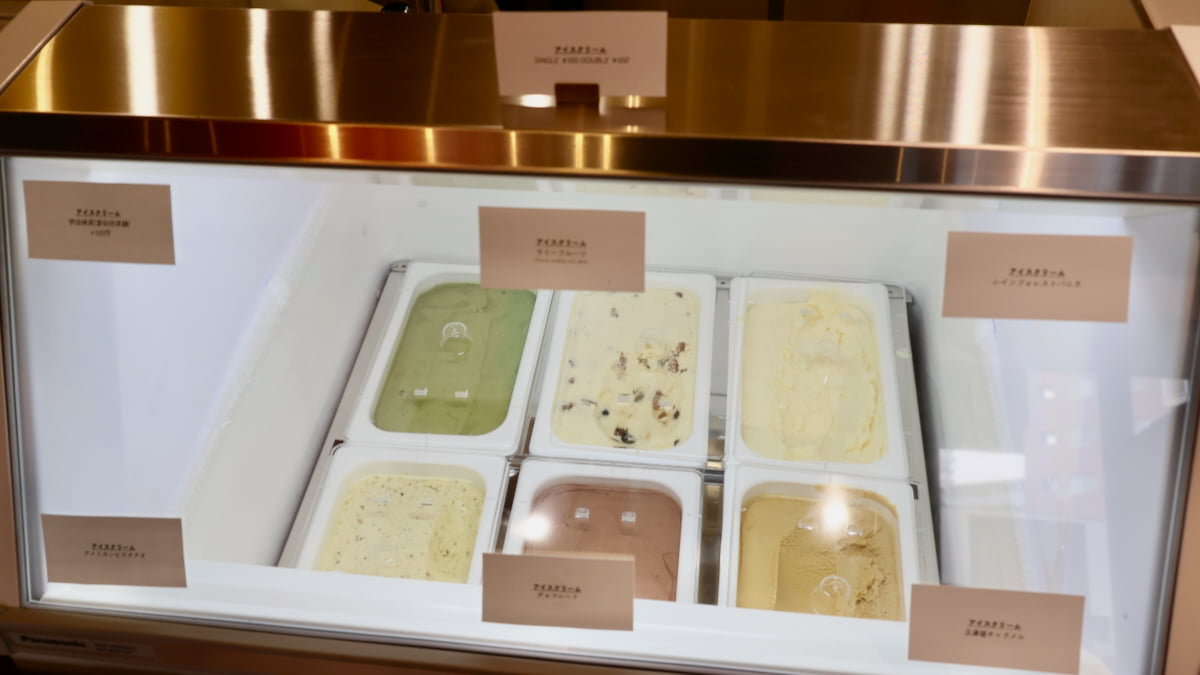 「タトネ tatonner」のカフェ　アイスクリーム