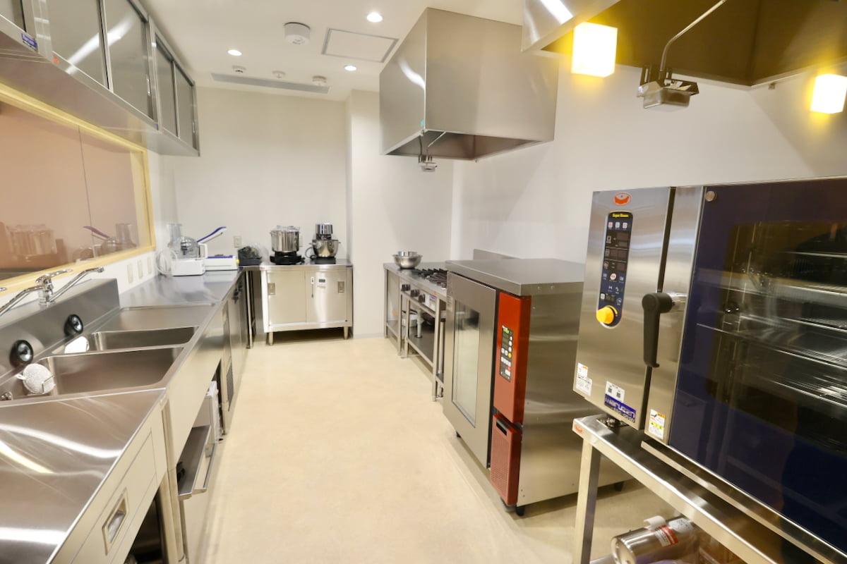 パンやお菓子を調理できる「シェアキッチン」